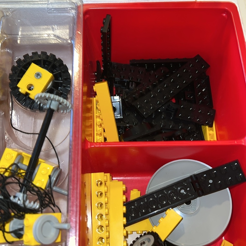 Vintage 1980 Lego Universal Building Set with motor 744 - Picture 6 of 16